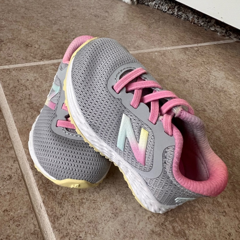 New Balance Gray and Pink Sneakers for Active Wear